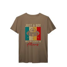 Camiseta T-Shirt Prime Just a boy Who Believes in Alien Clássic