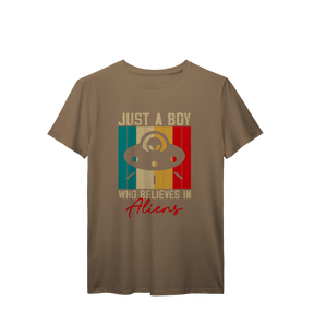 Camiseta T-Shirt Prime Just a boy Who Believes in Alien Clássic